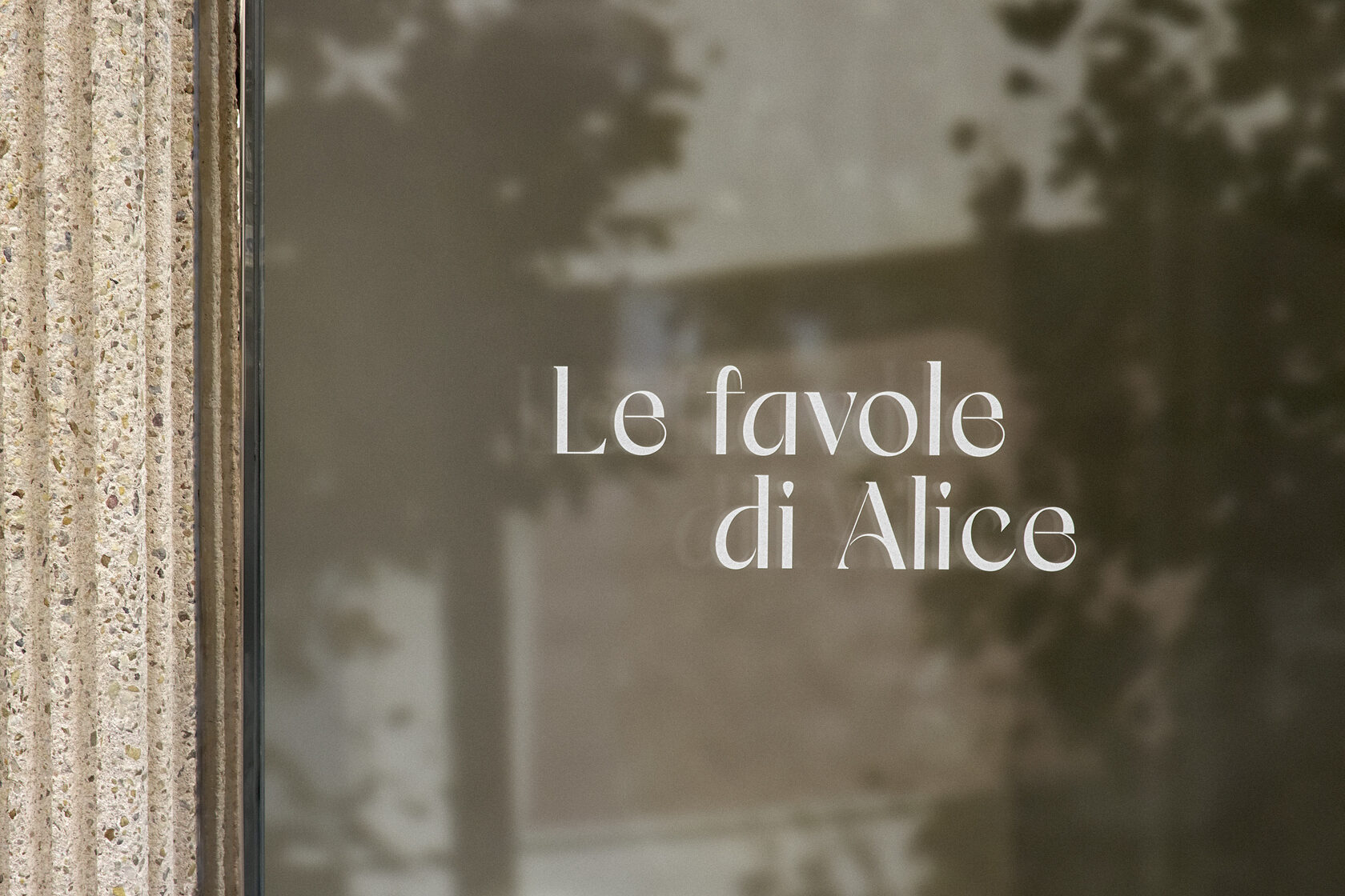 Le favole di Alice window sticker